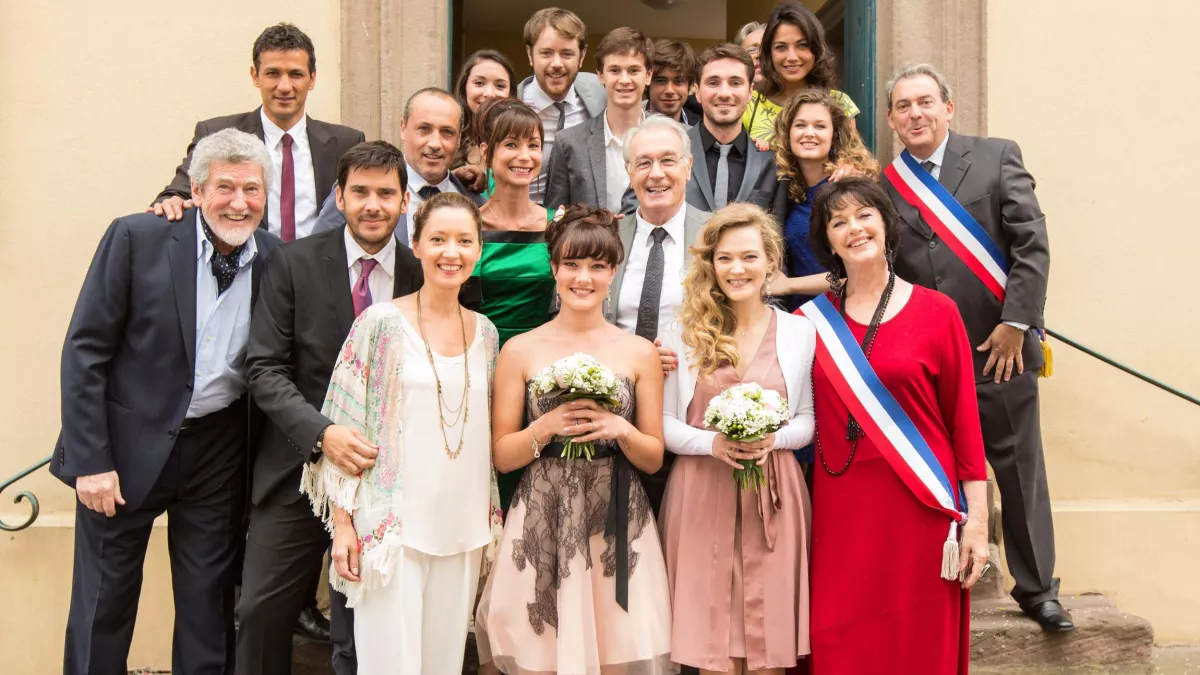 © TF1 / TF1 DA / PANAMA PRODUCTIONS / EURO MEDIA FRANCE / BE-FILMS / RTBF / 2014 Une Famille Formidable - Saison 11