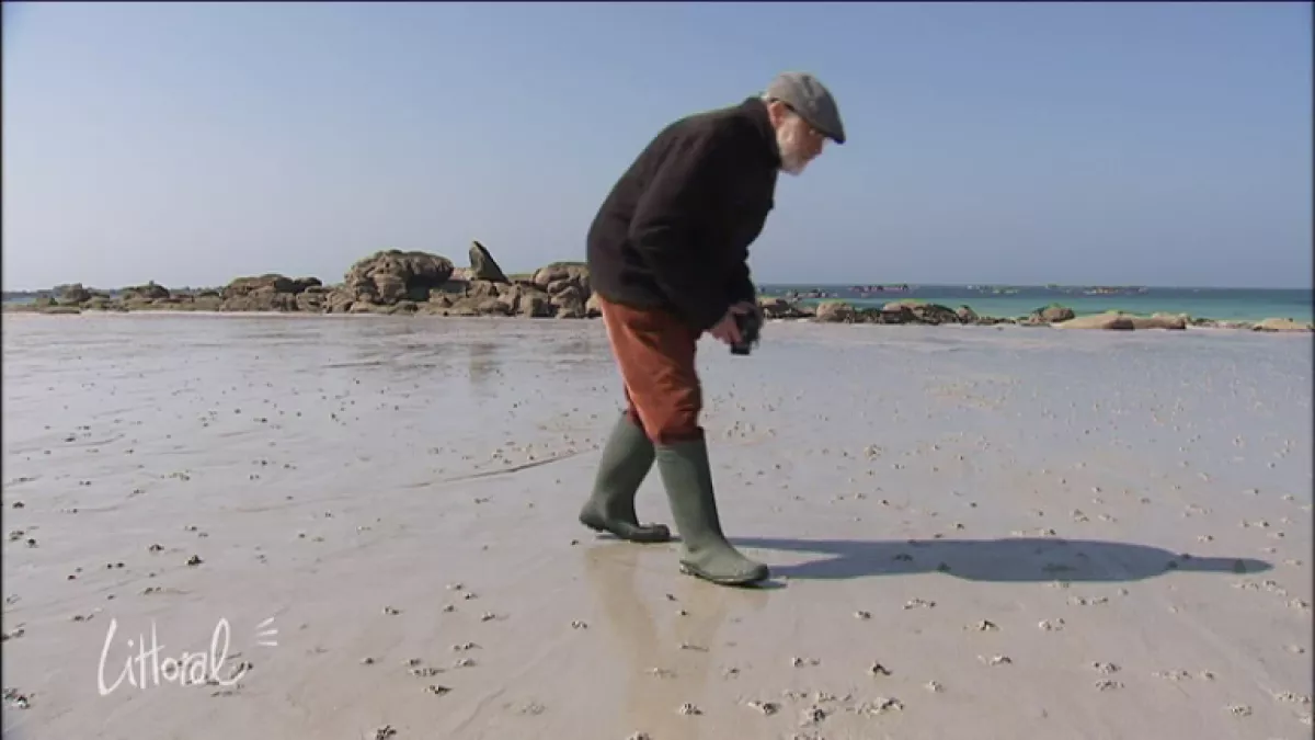 en bottes sur la plage