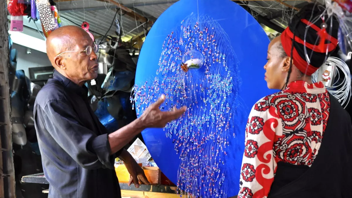 Ernest Breleur dans son atelier à Acajou au Lamentin ©André Odry Ernest Breleur, plasticien Martiniquais