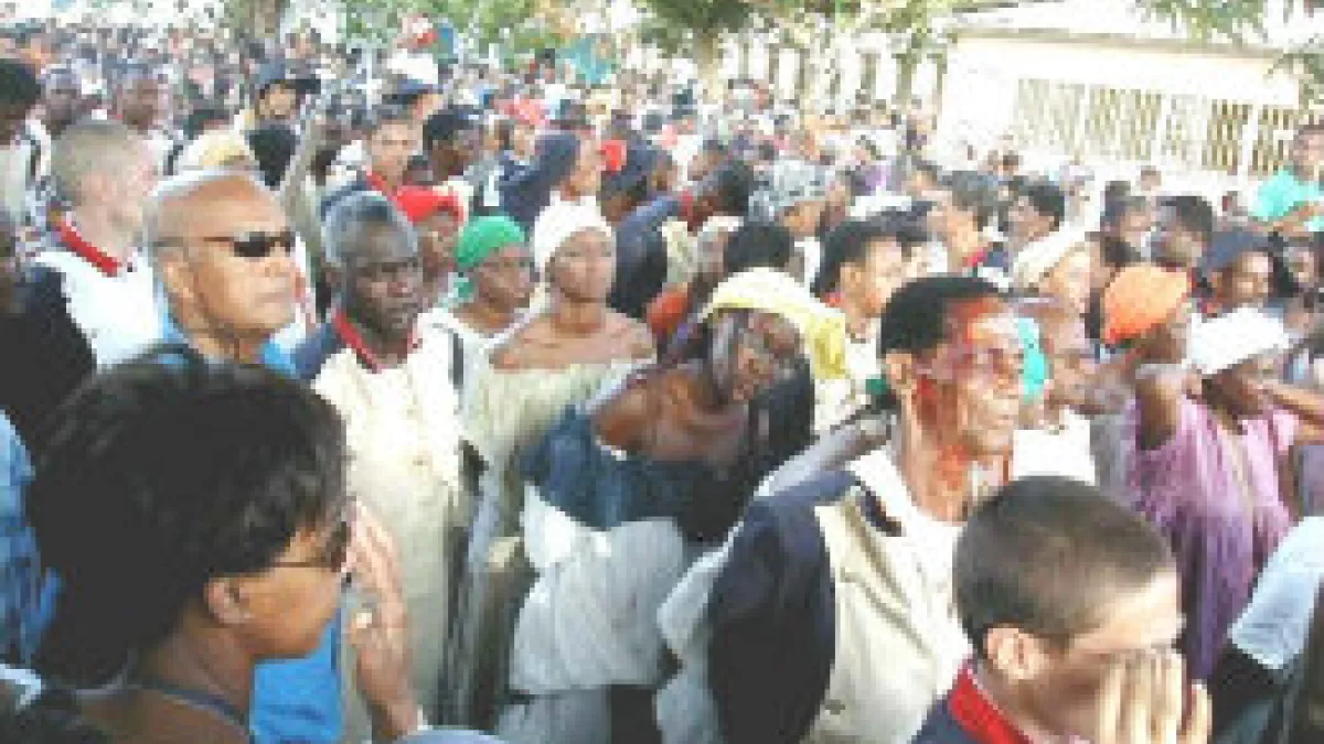 arrivée des prisonniers ensanglantés, désarmés...@pageguadeloupedépartemental