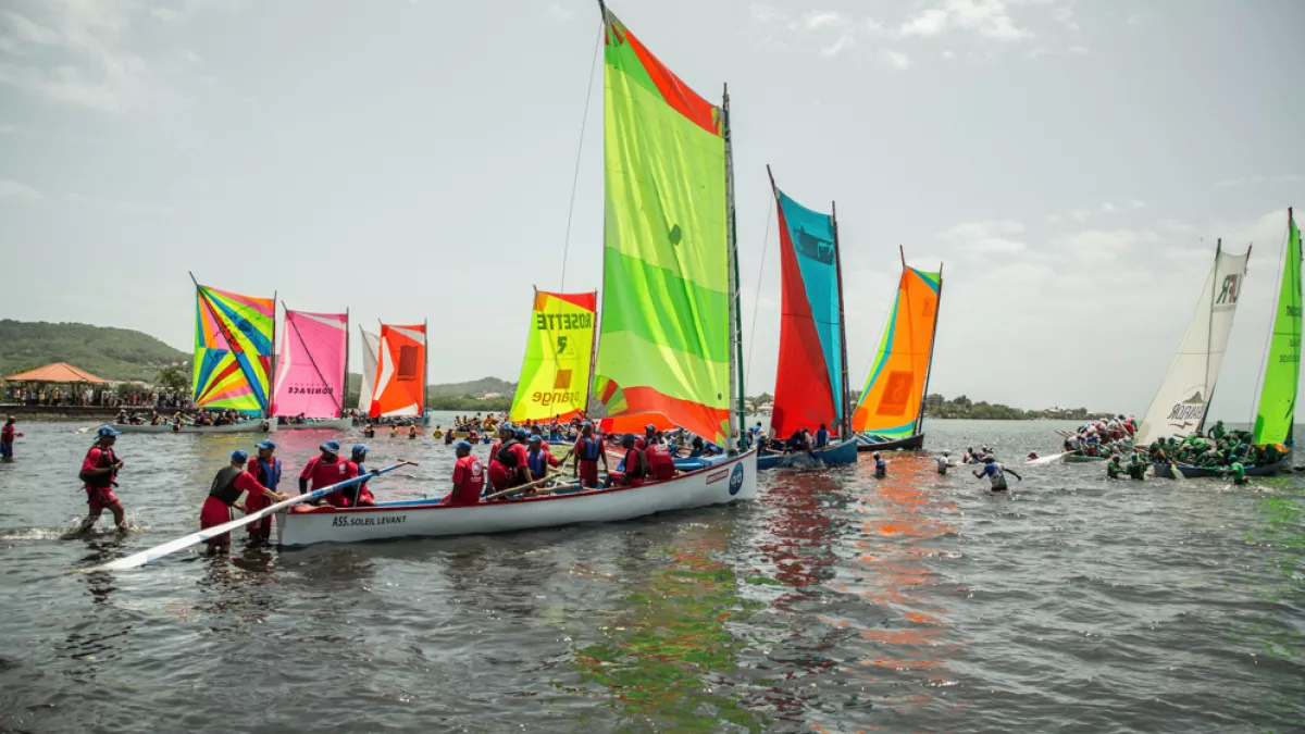 ©Martinique 1ère Tour de la Martinique des Yoles Rondes