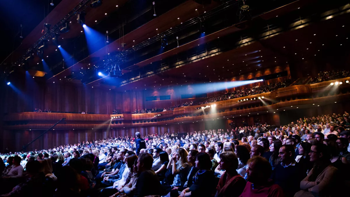Laura Gilli MONTREUX COMEDY FESTIVAL 2017