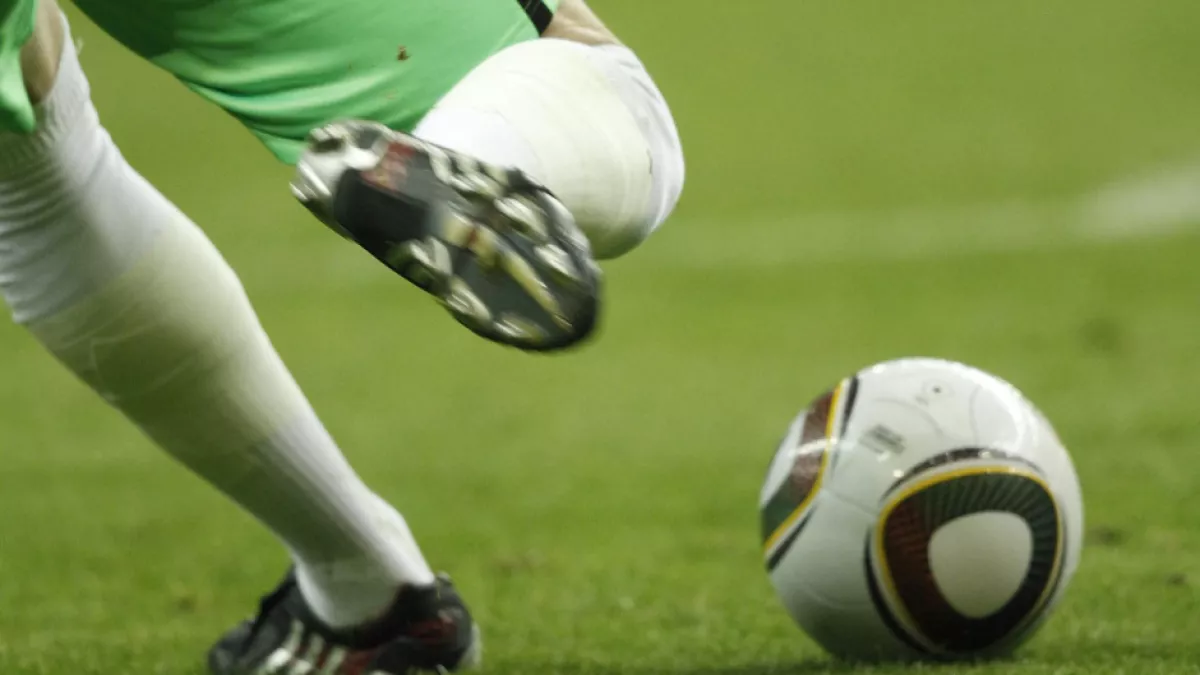 football - copyright : Marie-Laurence Harot football - copyright : Marie-Laurence Harot