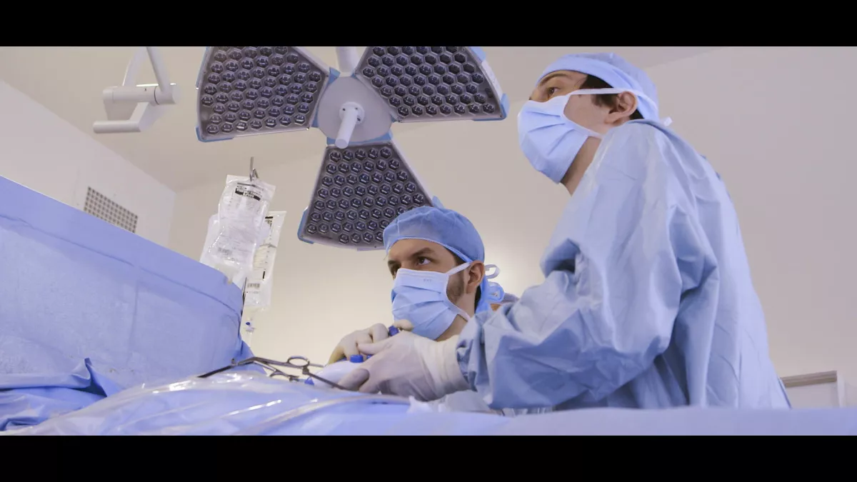 © BROTHERFILMS DEVENIR MÉDECIN