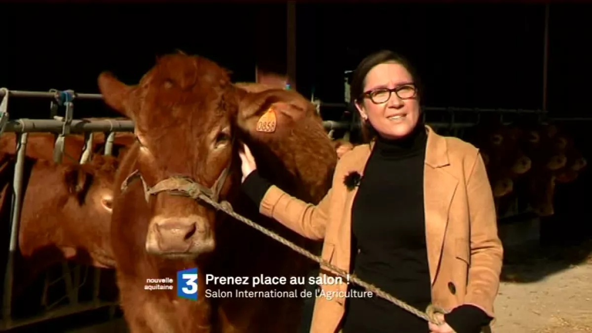 Alexandra Filliot - Prenez place au Salon ! Alexandra Filliot et une vache