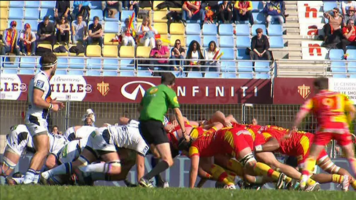 Images rencontre USAP/AGEN jOUEURS USAP/AGEN EN SITUATION DE MELEE