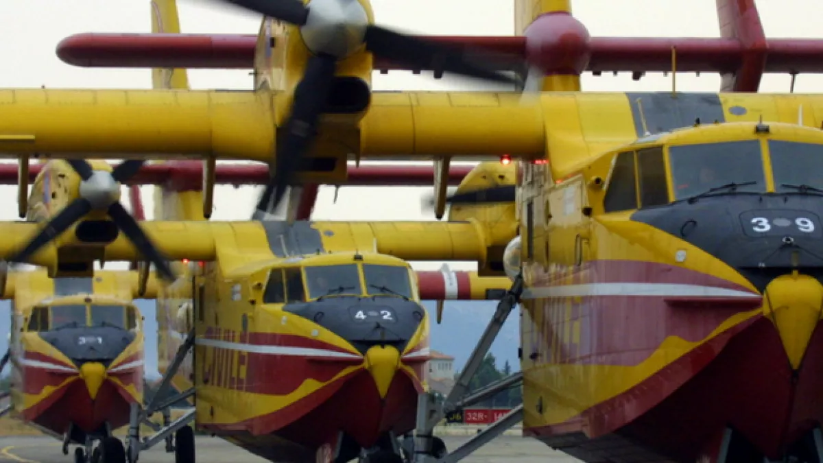 Canadairs au sol canadairs au sol ©ANNE-CHRISTINE POUJOULAT / AFP