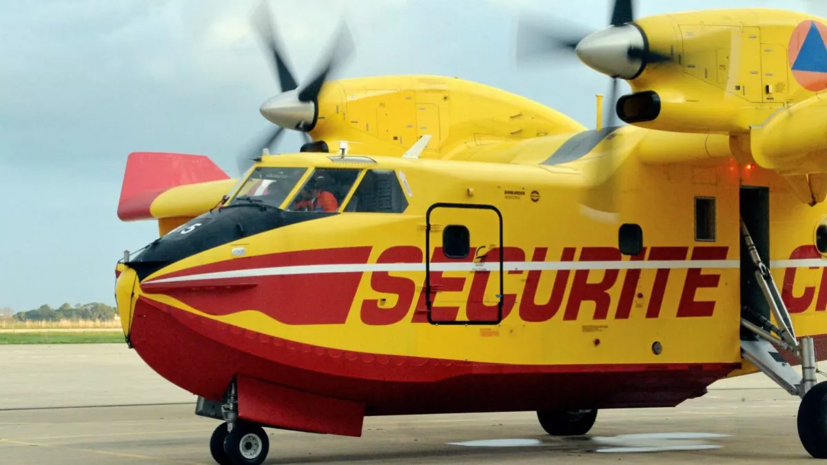 photo Canadair © Max PPP photo Canadair © Max PPP