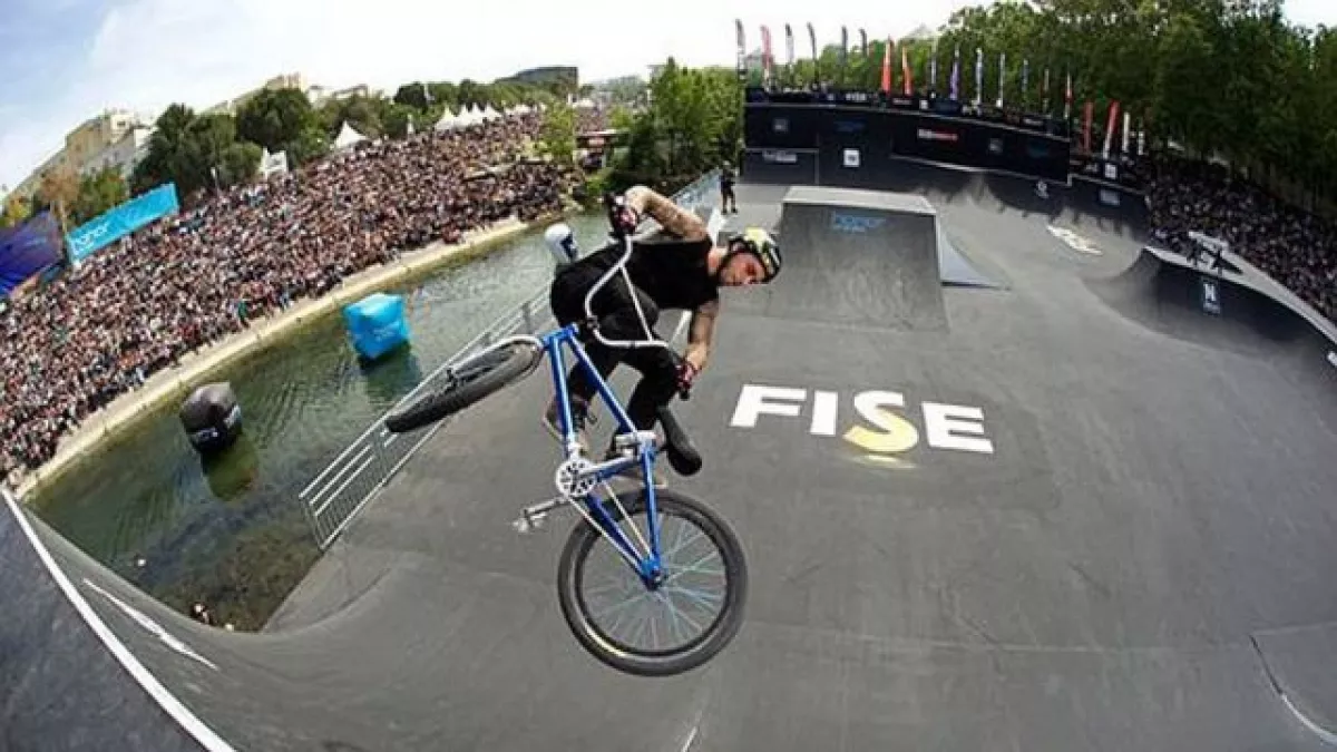 Figure lors du Fise Figure accrobatique Fise de Montpellier