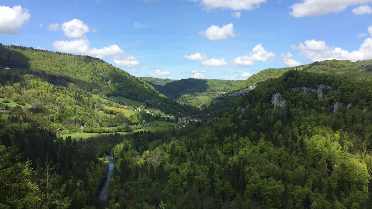 Enquêtes de région : Le tourisme autrement Enquêtes de région : Le tourisme autrement