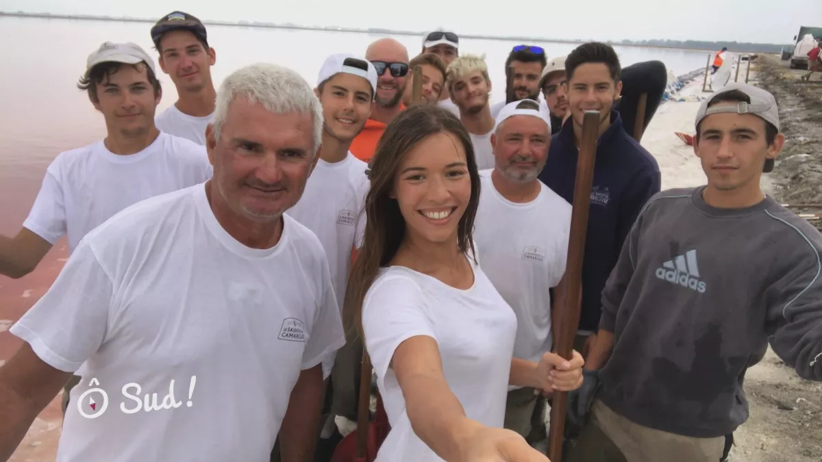 Equipe de tournage avec les sauniers Equipe de tournage avec les sauniers