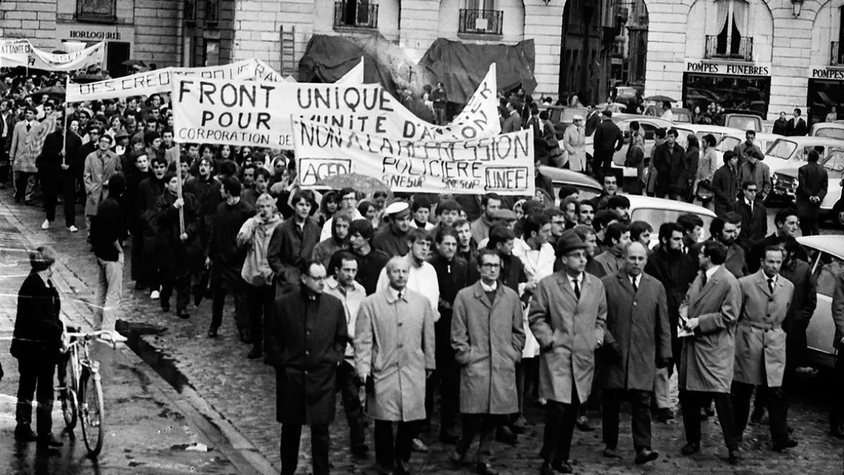 11 mai 1968, place de la Libération à Dijon / © Archives de la ville de Dijon Ve 1394 11 mai 1968, place de la Libération à Dijon / © Archives de la ville de Dijon Ve 1394