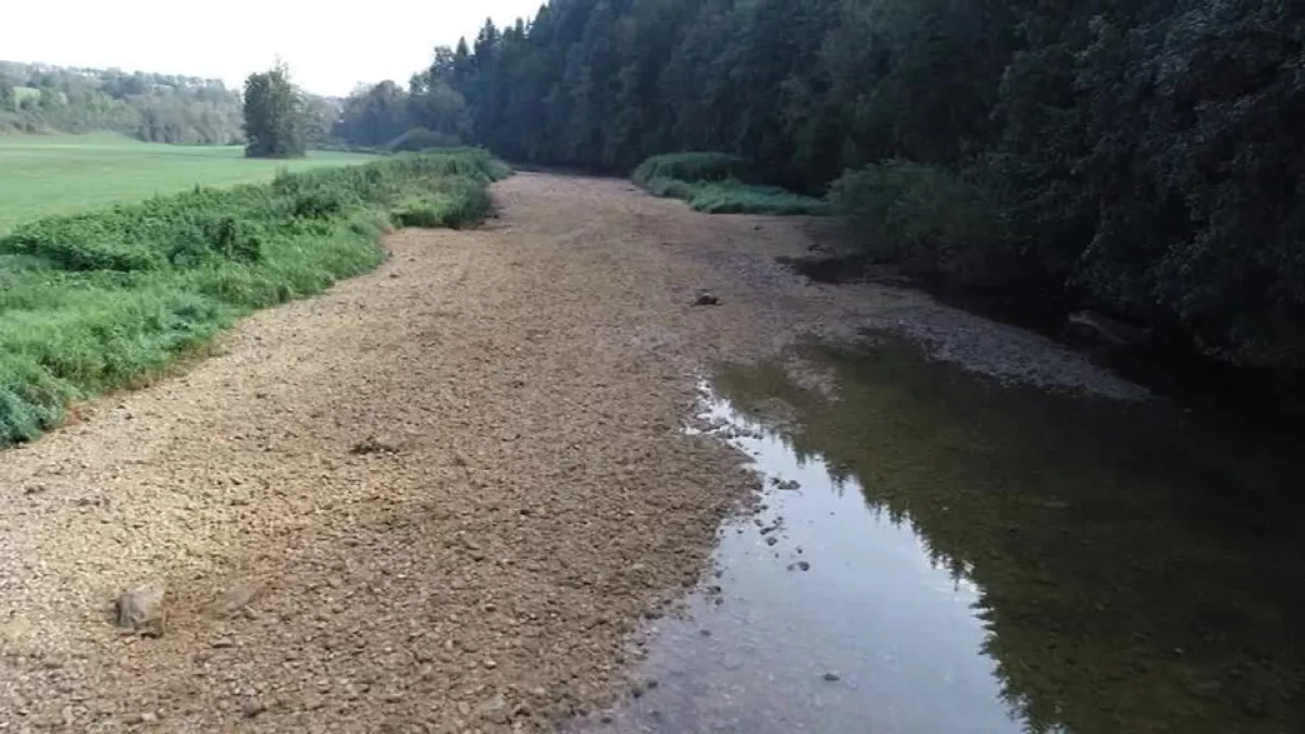 Le Doux à sec à Arçon (25)-©ALPHADRONE L'eau est-elle devenue un luxe ?