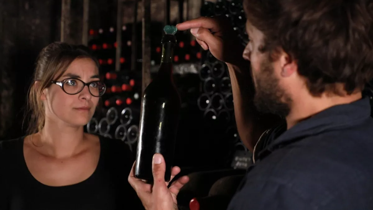 France et Adrien autour d'une très vieille bouteille France et Adrien autour d'une très vieille bouteille
