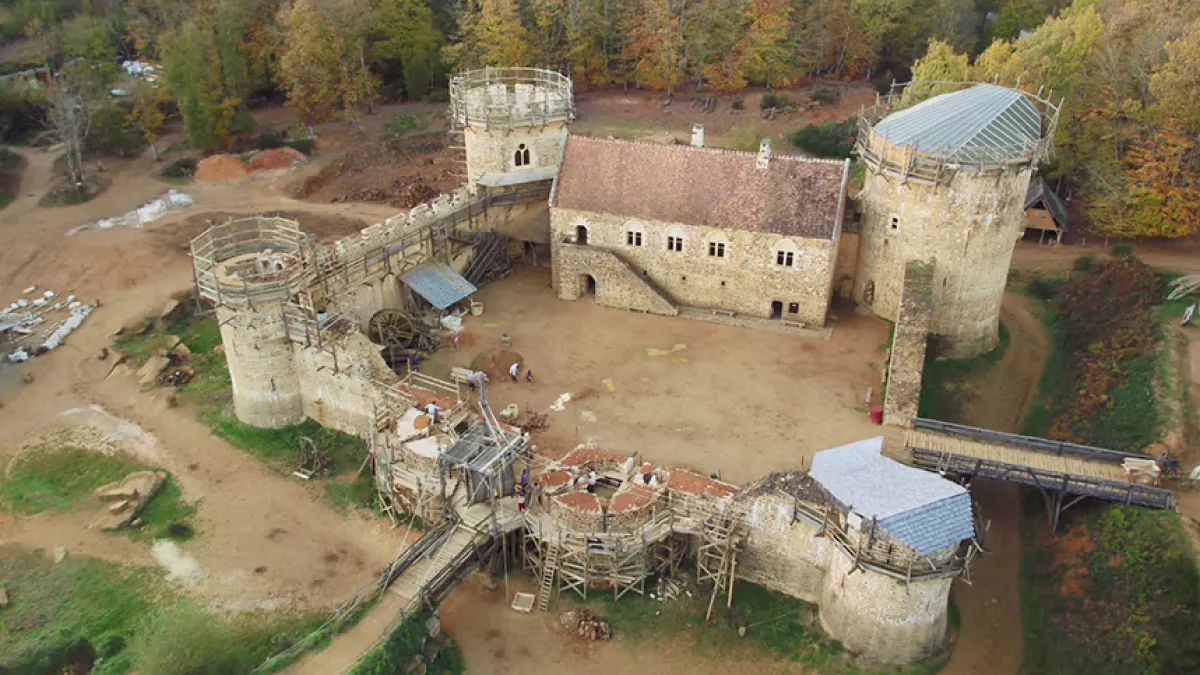 Château de Guédelon (Yonne) Château de Guédelon (Yonne)