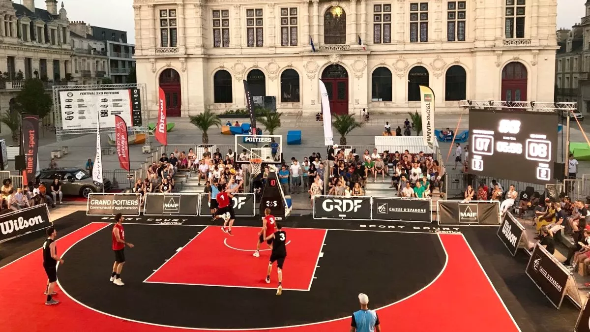 Le basket 3x3 est sur la place à Poitiers / © Alain Darrignad - FTV Le basket 3x3 est sur la place à Poitiers / © Alain Darrignad - FTV