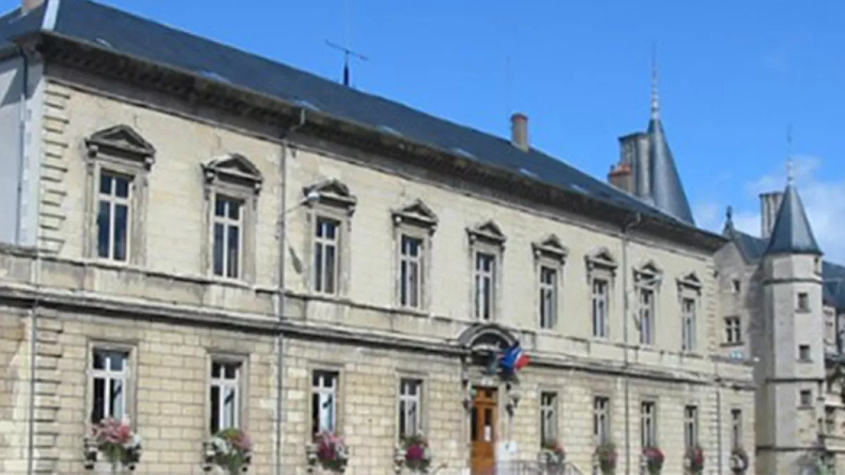 Maire de Nevers Maire de Nevers
