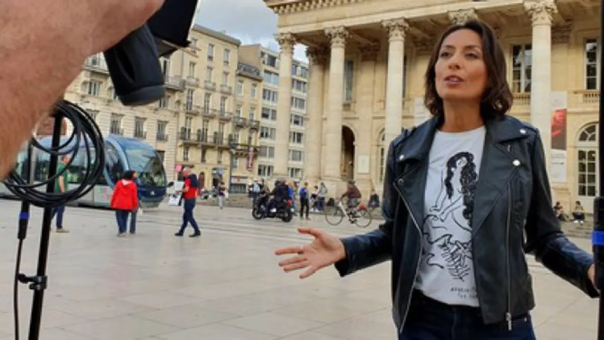 Leïla Kaddour devant l’Opéra National de Bordeaux Leïla Kaddour devant l’Opéra National de Bordeaux