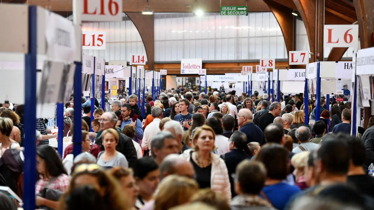 @StéphanePara/La Montagne Foire du Livre de Brive - la foule sous les halles G. Brassens