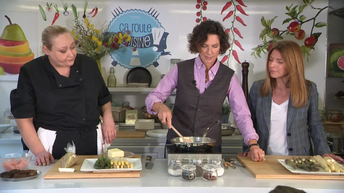 Sophie Menut en compagnie de Karine Ponsard et Florence Gallard./©SEPPIA Ca roule en cuisine