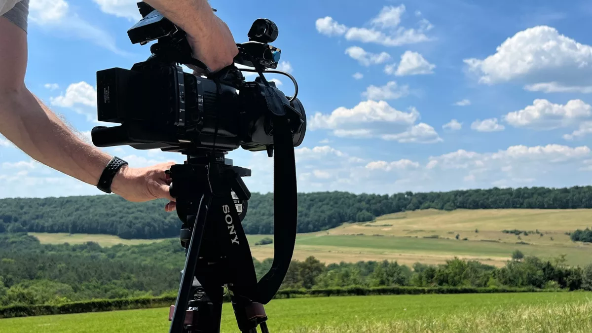 L'information sur France 3 Grand Est Journaliste reporter d'images qui filme la nature