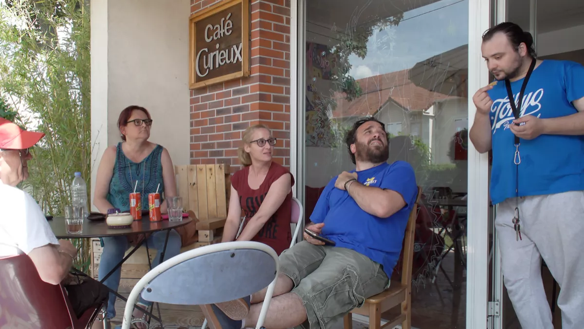 A la folie, bienvenue au café curieux