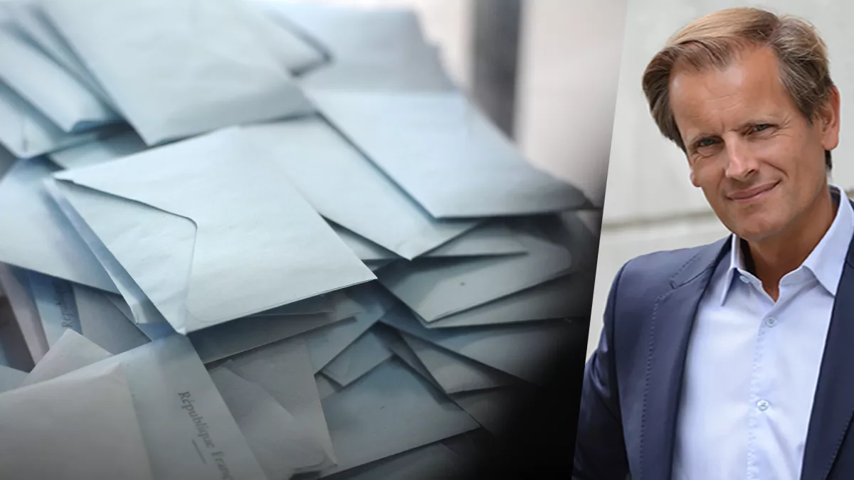 Bulletins de vote dans une urne / portrait Robin Durand