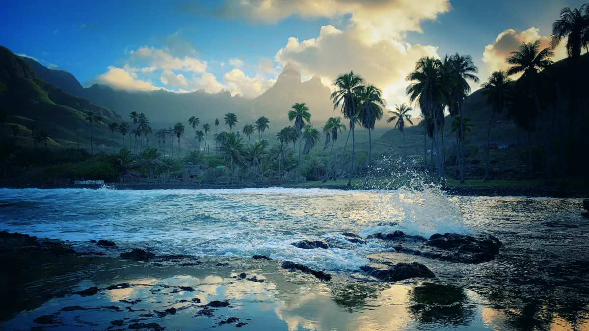 Motu Haka, le combat des îles Marquises - Ile de Ua Pou ©Raynald Mérienne Motu Haka, le combat des îles Marquises - Ile de Ua Pou ©Raynald Mérienne