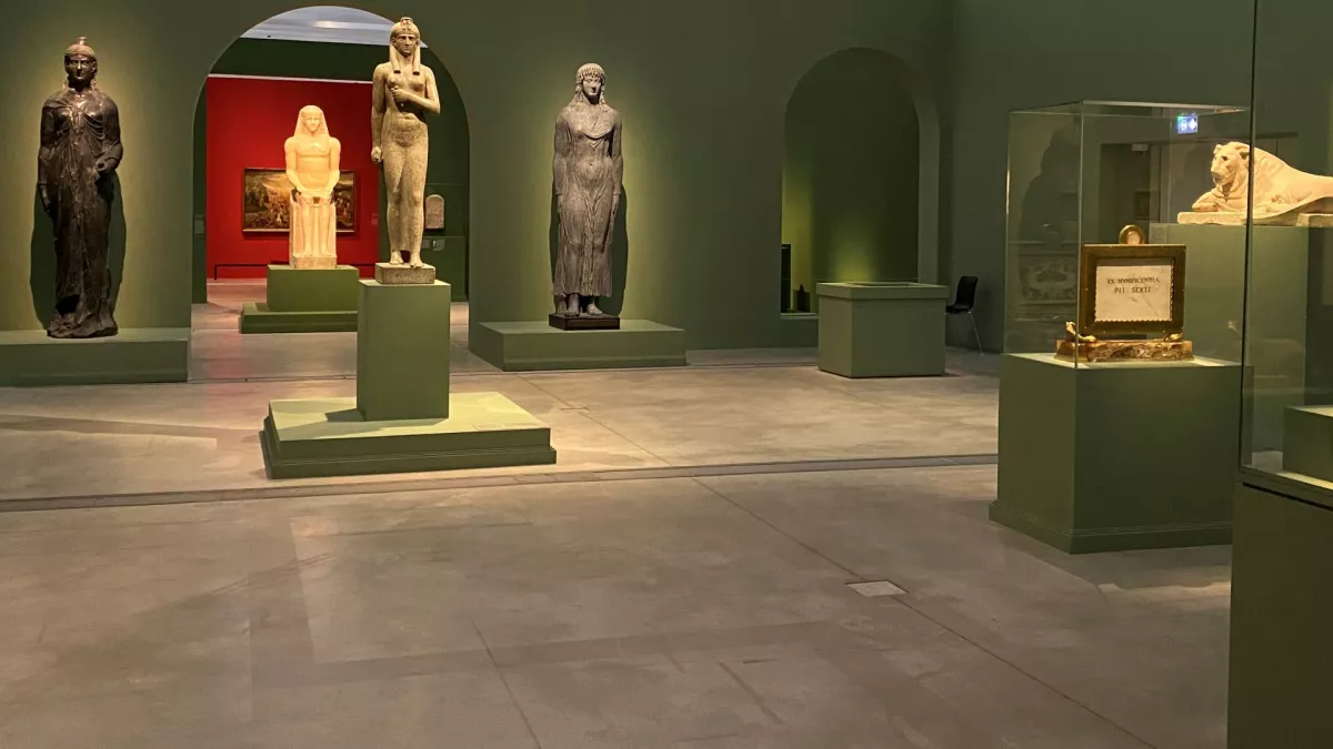 (c) FRANCE 3 HDF LE LOUVRE LENS