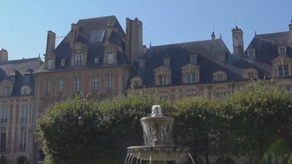 Place des Vosges.PNG Place des Vosges.PNG