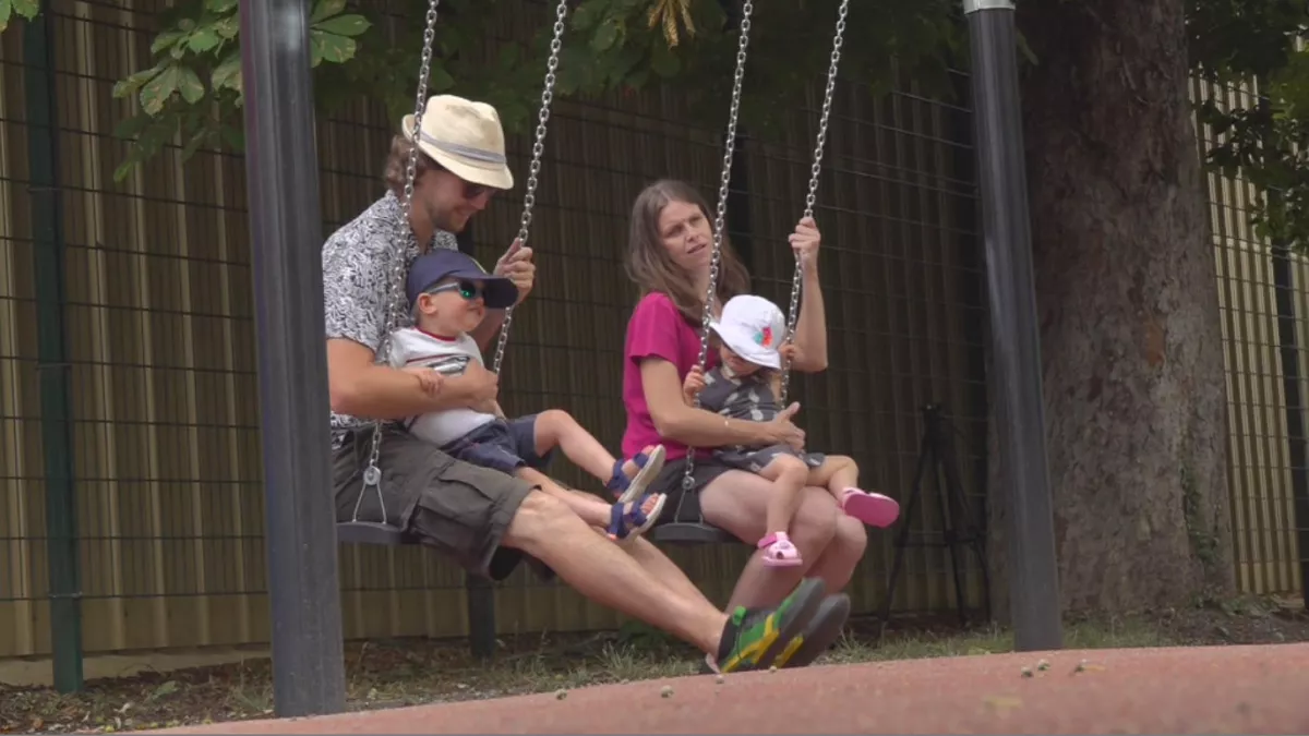 AVDV Parents avant tout © Bleu Krystal Media AVDV Parents avant tout © Bleu Krystal Media