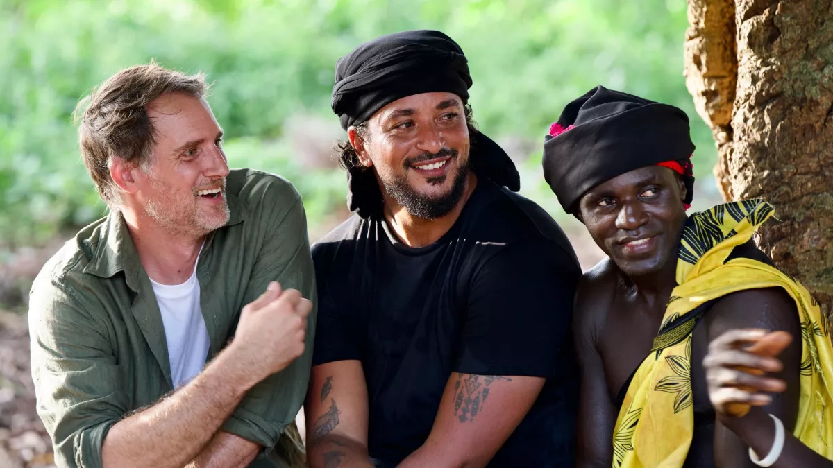 © Adenium TV RENDEZ-VOUS EN TERRE INCONNUE « AVEC SLIMANE CHEZ LES BIJAGOS »