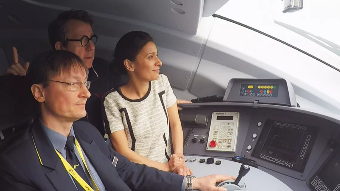 Jamy et Myriam dans la cabine du TGV 