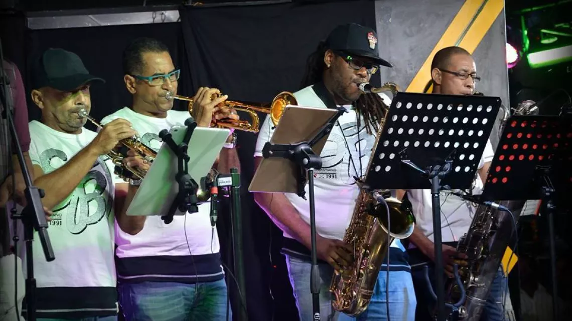 Le groupe PHENOMENAL en concert live à l'Espace Loisirs Zipp's au François
