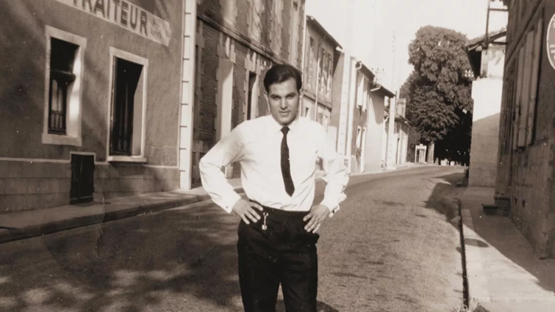 Début 68, Bruno était salarié, marié et résigné à cacher son homosexualité. Les événements de 68 l'ont progressivement libéré de sa honte