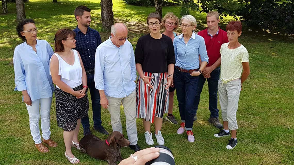France entourée de Robert,d'Annie et de leur équipe