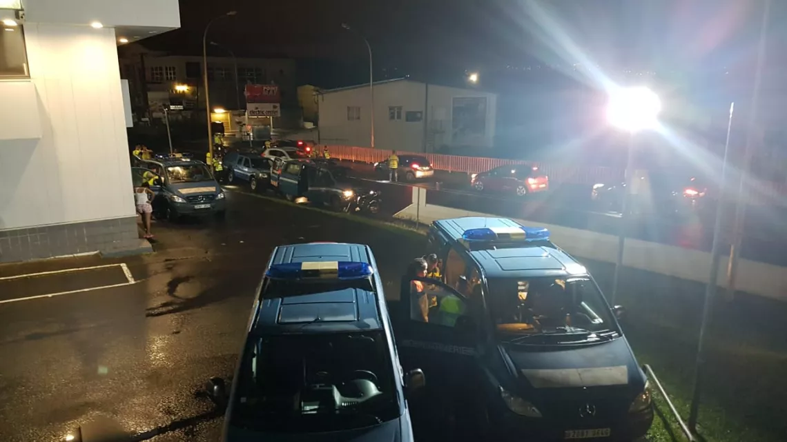 Place Publique Consommation Alcool : contrôle alcoolémie de Gendarmerie à Champigny à Ducos