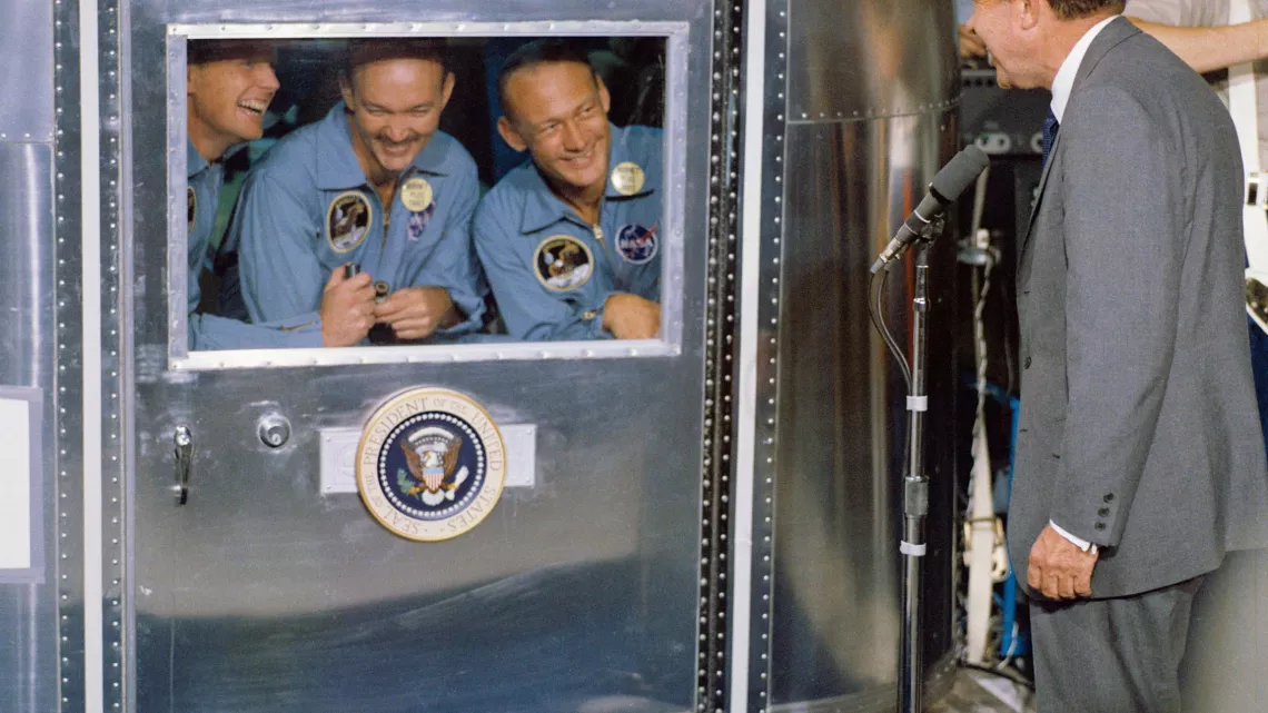 APOLLO 11