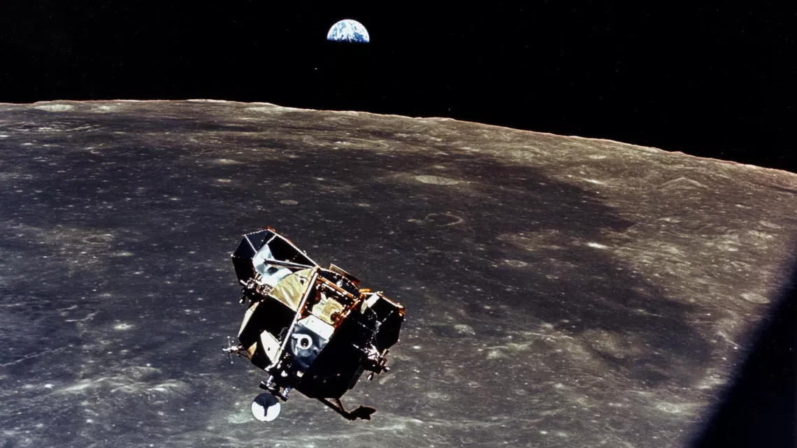 APOLLO 11
