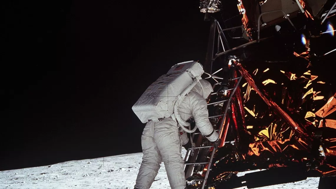 APOLLO 11
