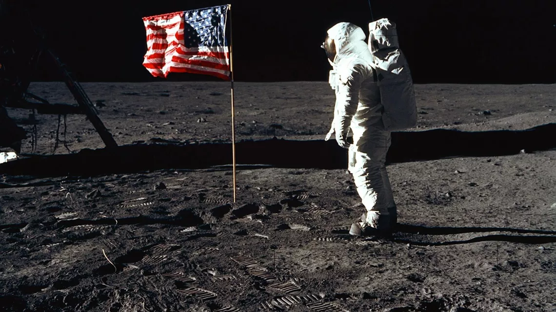 APOLLO 11