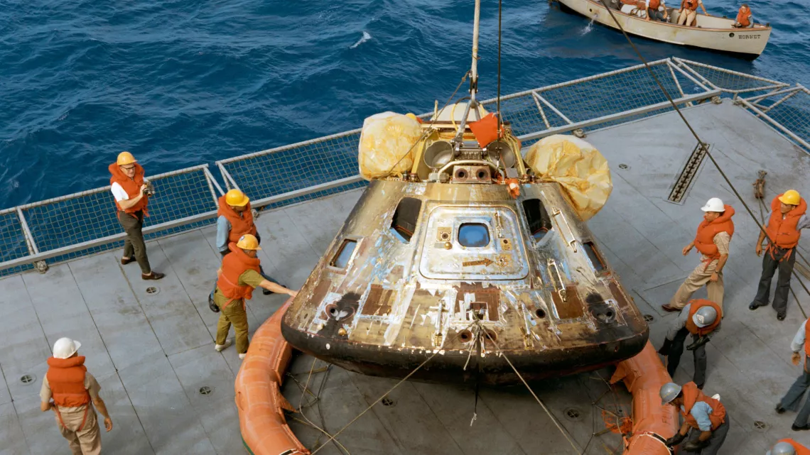 APOLLO 11