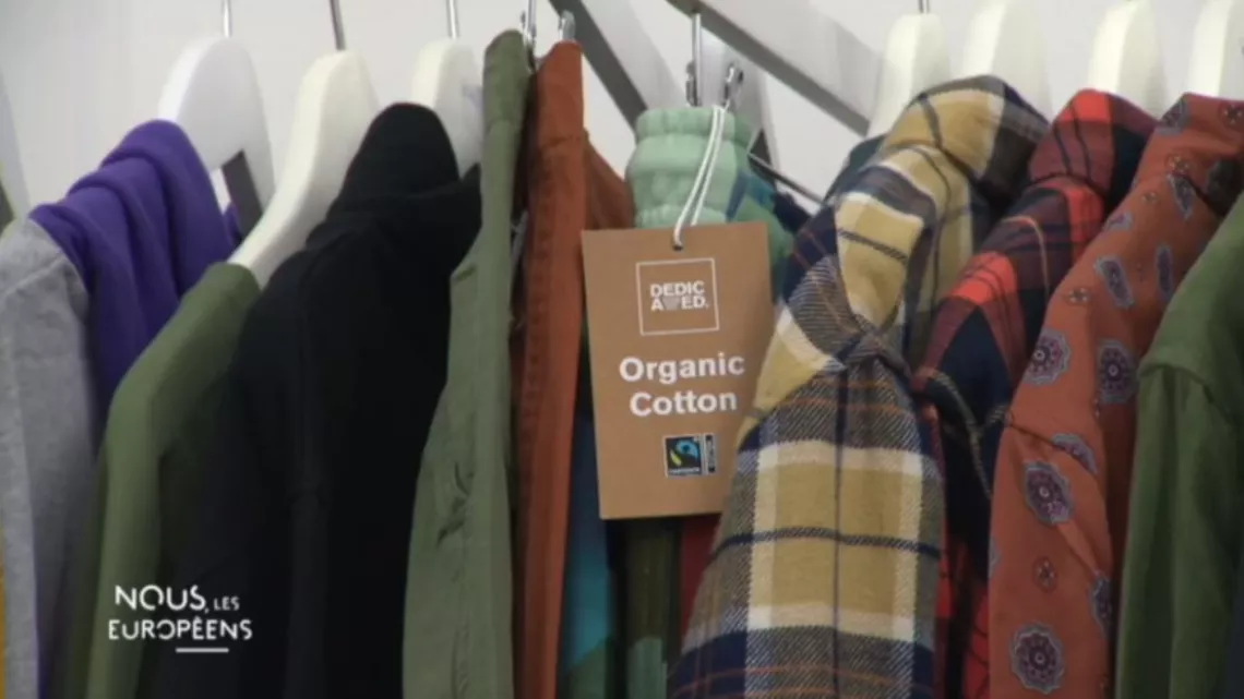 vêtements en coton bio et matériaux recyclés