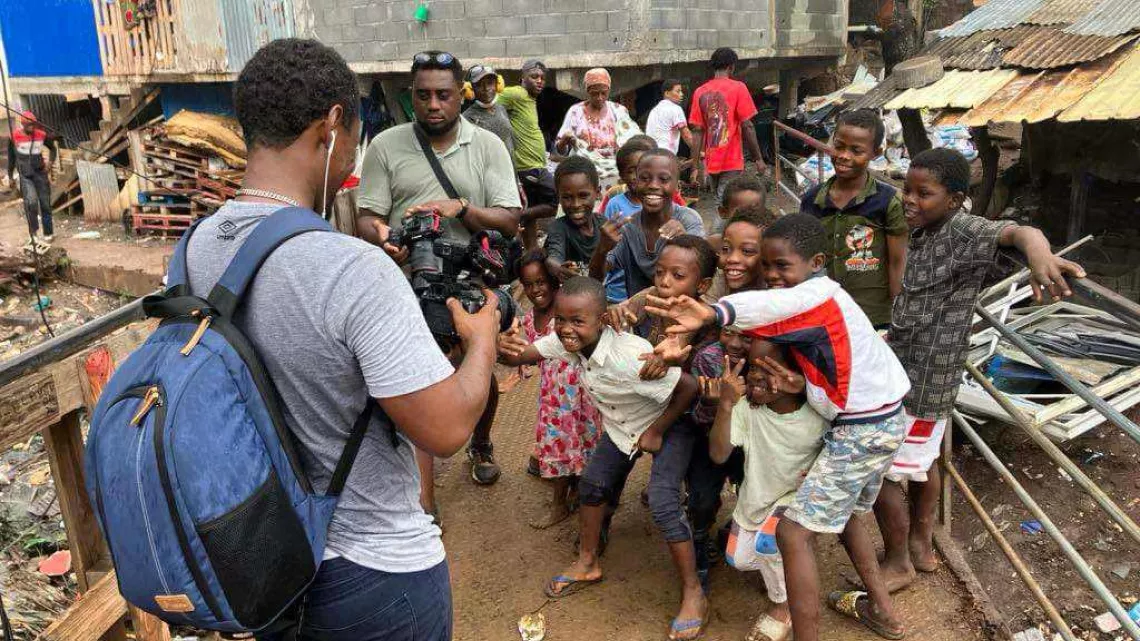 Le 14 décembre dernier, Mayotte est dévastée par le passage du cyclone tropical Chido avec des conséquences dramatiques pour le territoire et la population. Le dernier bilan officiel suite au passage du cyclone fait état d'au moins 39 morts  Un peu plus d’un mois après le passage du cyclone Chido, comment la vie reprend-t-elle à Mayotte? Comment la population se remet-elle de la pire catastrophe vécue par l’archipel depuis près de cent ans?  Anastasia Laguera de Mayotte la 1ère et Jean-Marc Collienne de Réu