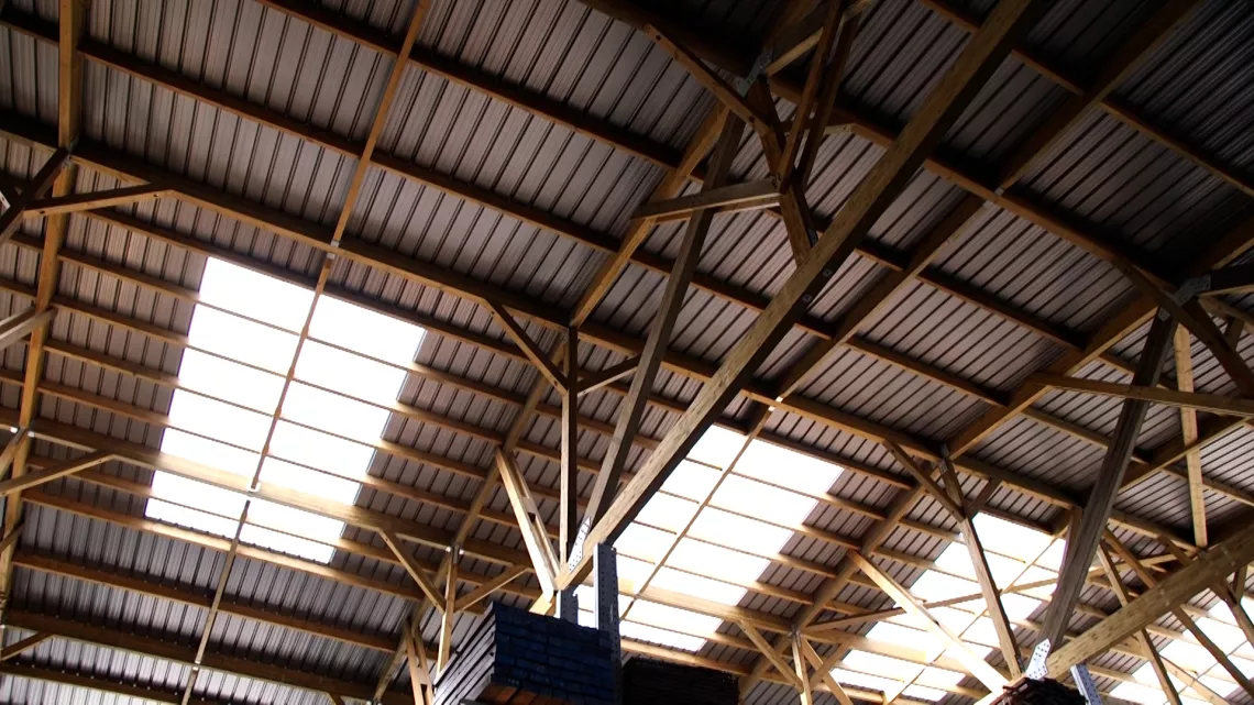 Les Nouveaux Défis, votre rendez-vous avec l’économie de l'île sur Réunion la 1ère.  Chaque mois, Stéphanie Joannès vous invite dans les coulisses des entreprises et des industries de notre île à la découverte des secrets de la production locale et à la rencontre des hommes et des femmes qui font vivre l’économie.  Portraits, métiers, innovation, économie circulaire, environnement, vous le verrez, les défis à relever sont nombreux dans nos entreprises locales.  Un magazine proposé par l’ADIR, avec le soutie