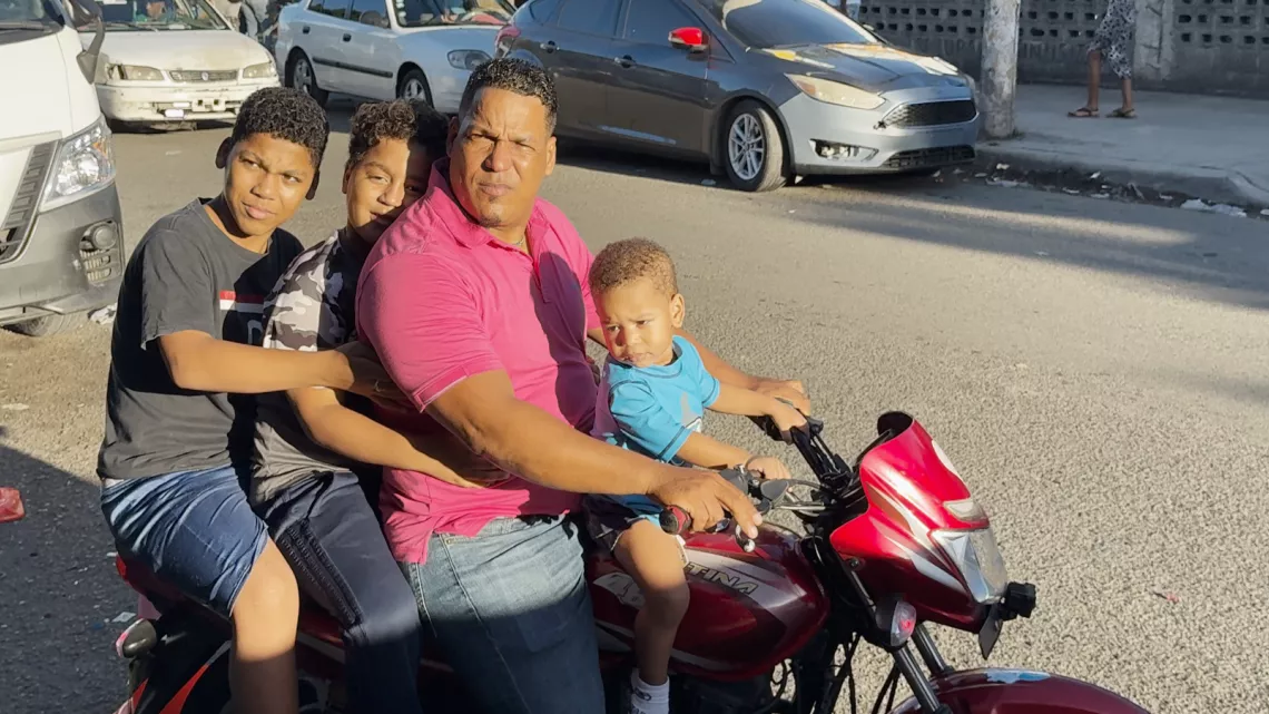Caraïbes, le mensuel : Motos taxis en République Dominicaine