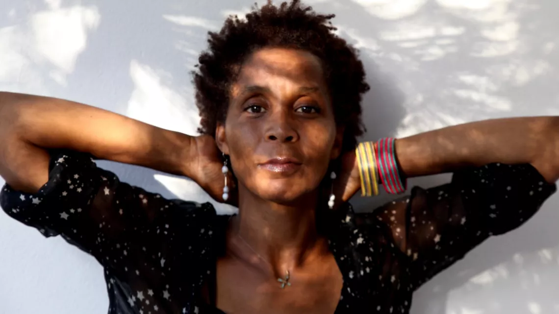 Vous avez 1 nouveau message  : Véronique Kanor