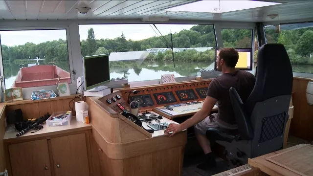 Une vie au fil de l'eau Navette fluviale