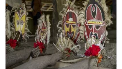 © Dominique Roberjot / Latitude 21 Pacific YAM QUAND L'IGNAME RACONTE LES HOMMES