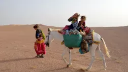 © Sadek Tazi / Bonne Pioche DIS MAMAN, C'EST ENCORE LOIN LE DESERT ?